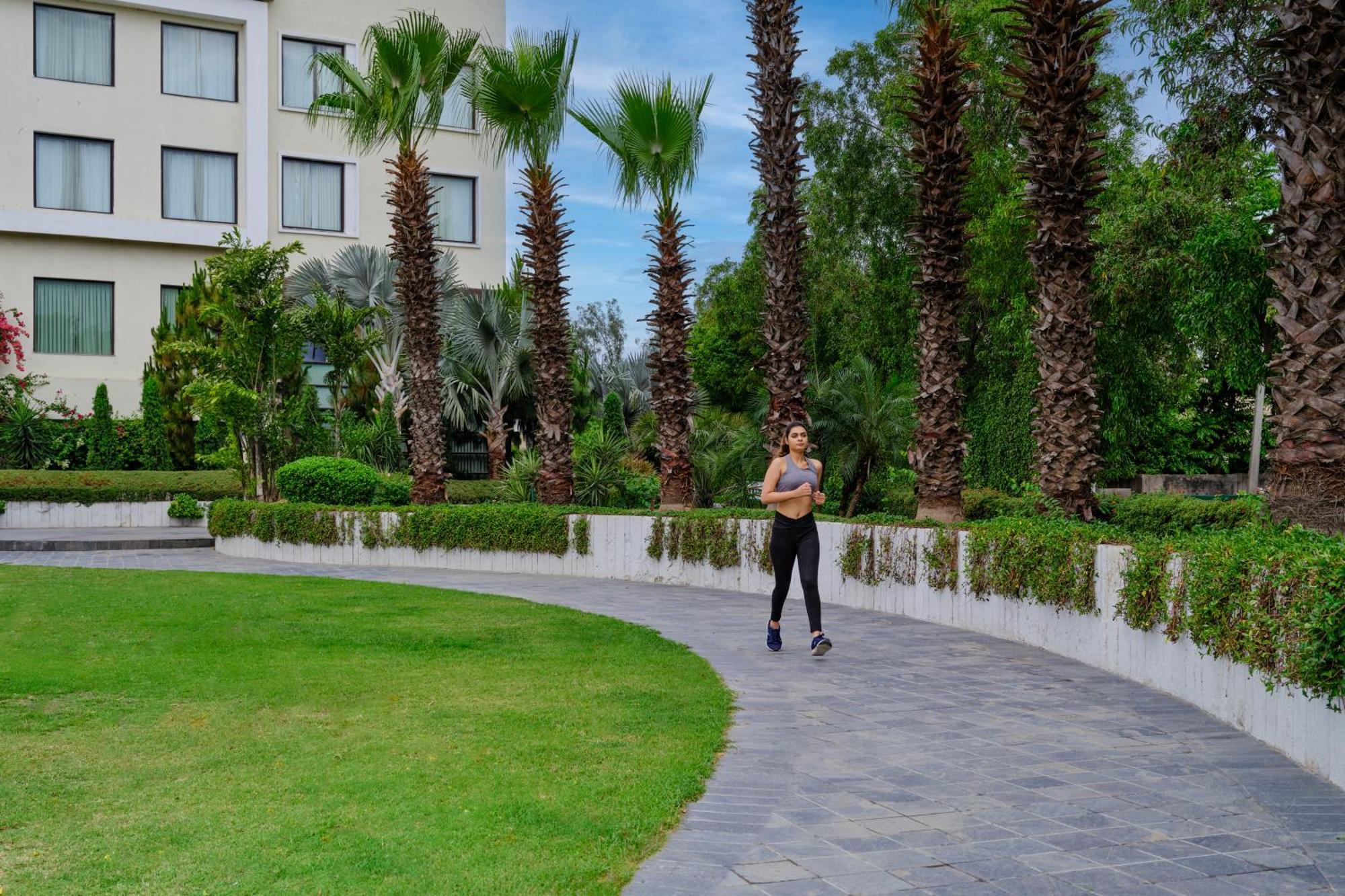 Best Western Country Woods Амбала Экстерьер фото