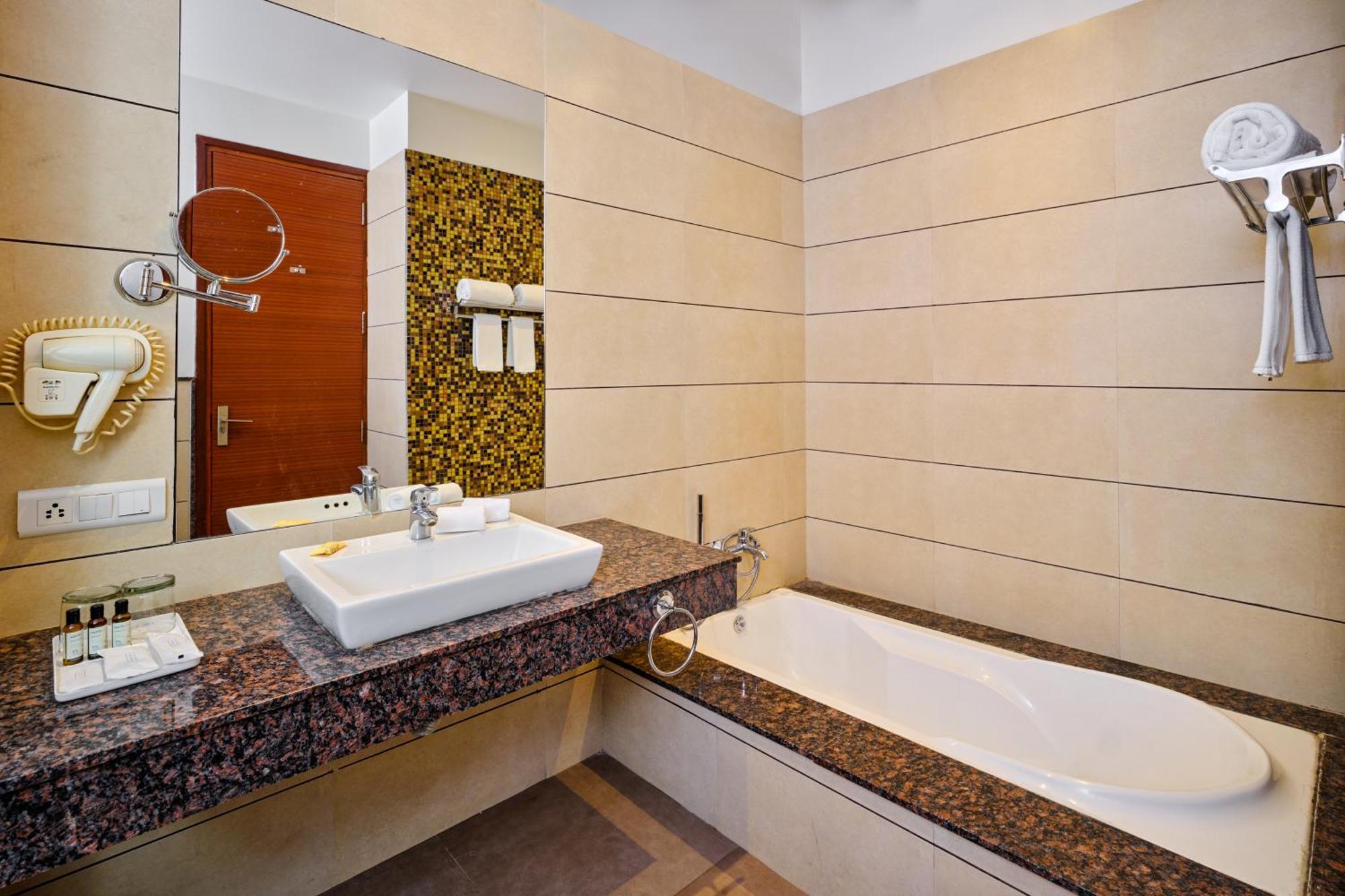 Best Western Country Woods Амбала Экстерьер фото
